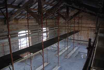 The cowshed of the building at the first stage of the restructuration