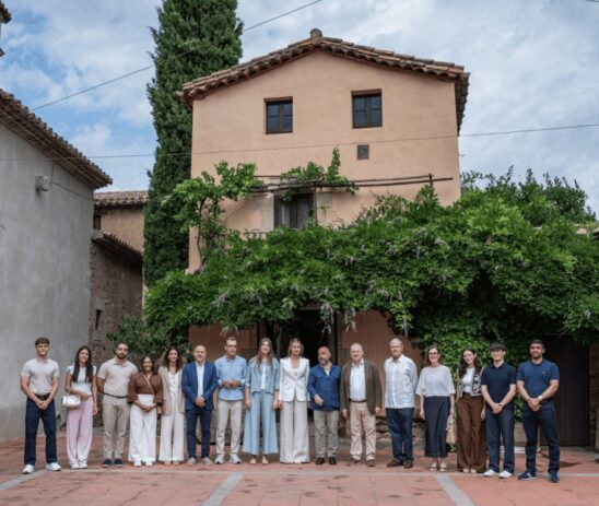 The Nando and Elsa Peretti Foundation welcomed Their Majesties the King and Queen of Spain, together with Her Royal Highness the Princess of Asturias and Girona and Her Royal Highness Infanta Sofía, to discover Elsa Peretti’s Legacy in Sant Martí Vell.
