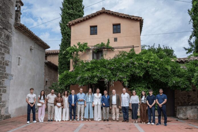 The Nando and Elsa Peretti Foundation welcomed Their Majesties the King and Queen of Spain, together with Her Royal Highness the Princess of Asturias and Girona and Her Royal Highness Infanta Sofía, to discover Elsa Peretti’s Legacy in Sant Martí Vell.